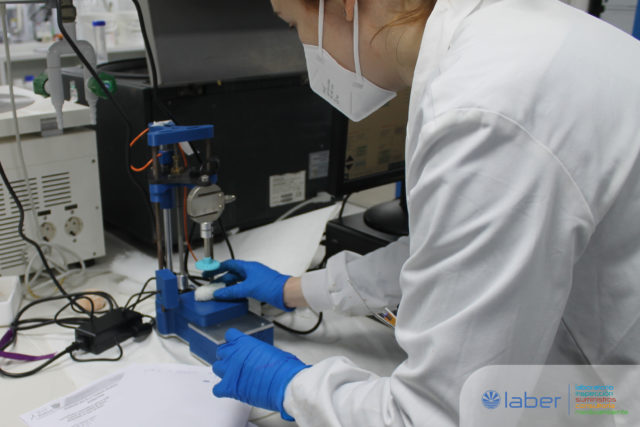Texturimetro del Dpto de Innovacion y Desarrollo del laboratorio de Corporacion Laber